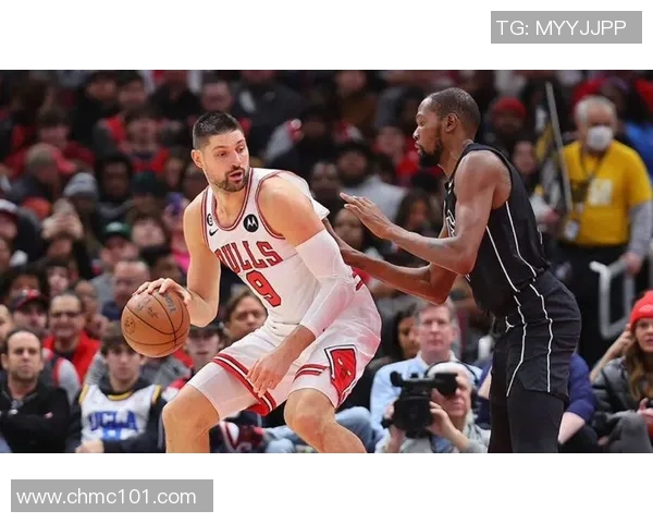 热火与公牛季后赛第三场激战回顾双方球员表现亮眼引发热议