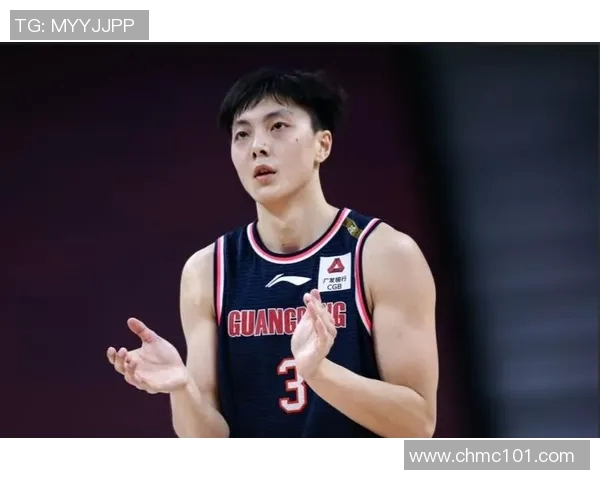 胡明轩：从青涩少年到篮球明星的成长之路与未来展望