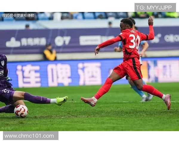 上港与富力激战正酣比赛结果揭晓引发球迷热议 上港与富力激战正酣比赛结果揭晓引发球迷热议